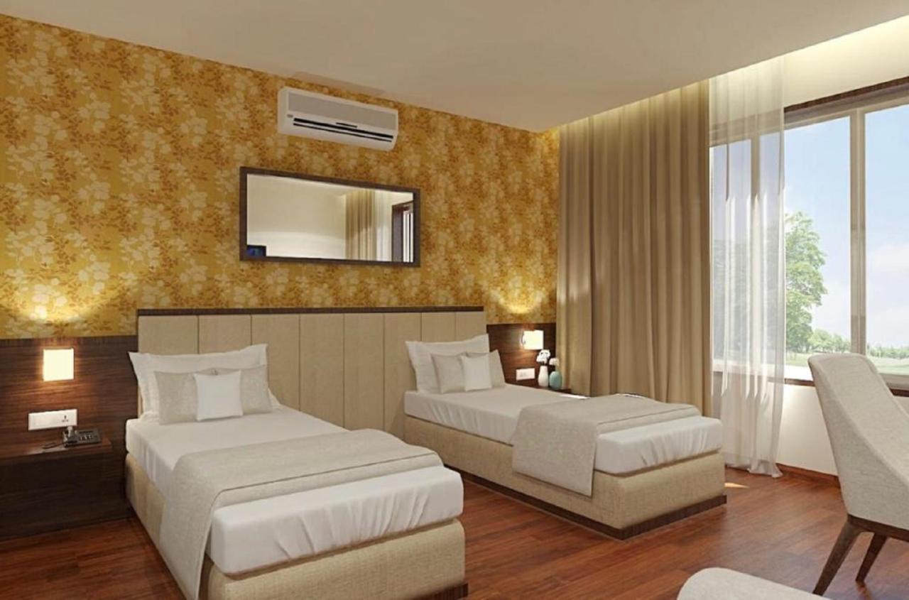 Hotel Shlok Kolhapur Exteriör bild