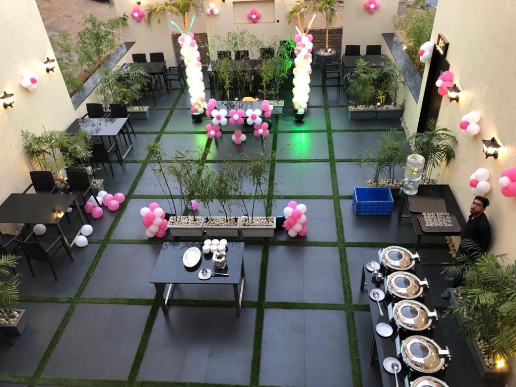 Hotel Shlok Kolhapur Exteriör bild
