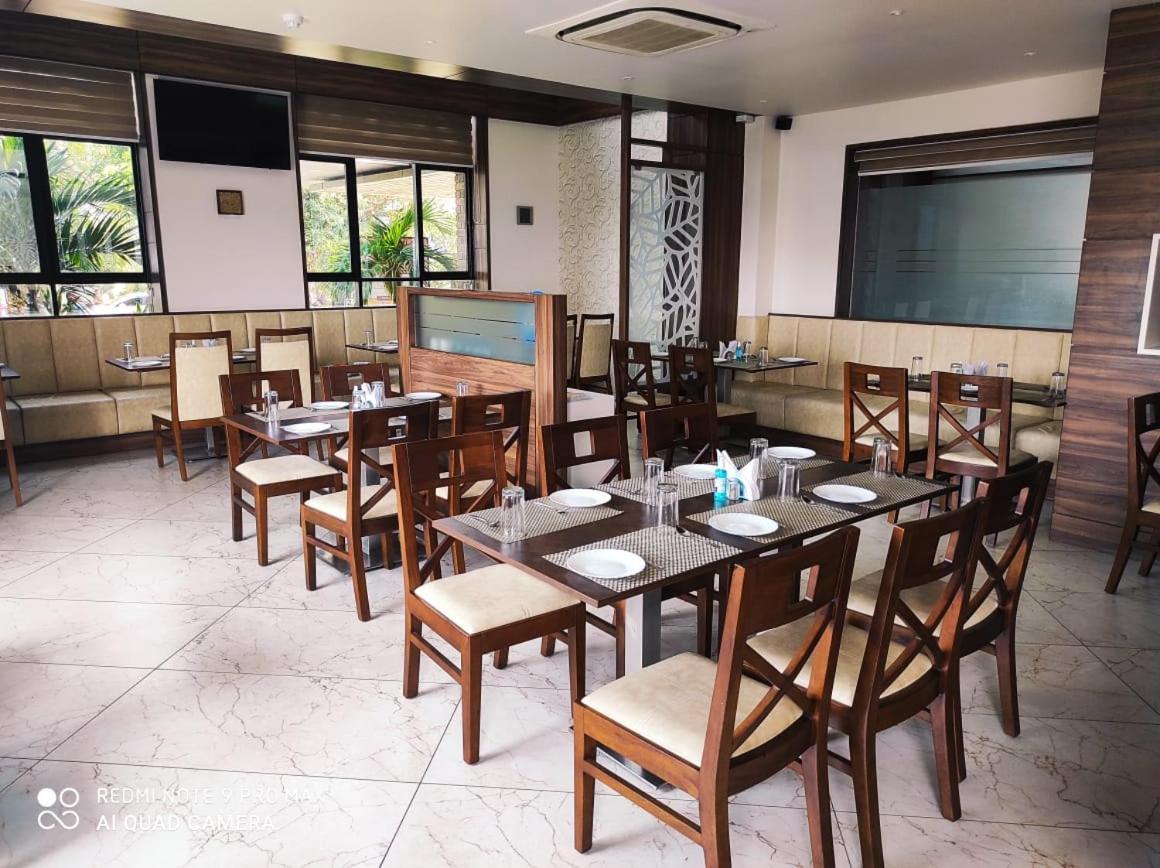Hotel Shlok Kolhapur Exteriör bild