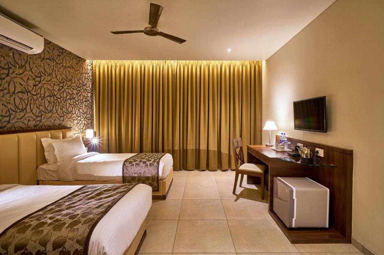 Hotel Shlok Kolhapur Exteriör bild