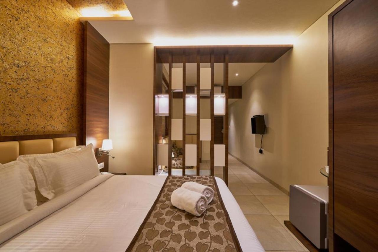 Hotel Shlok Kolhapur Exteriör bild