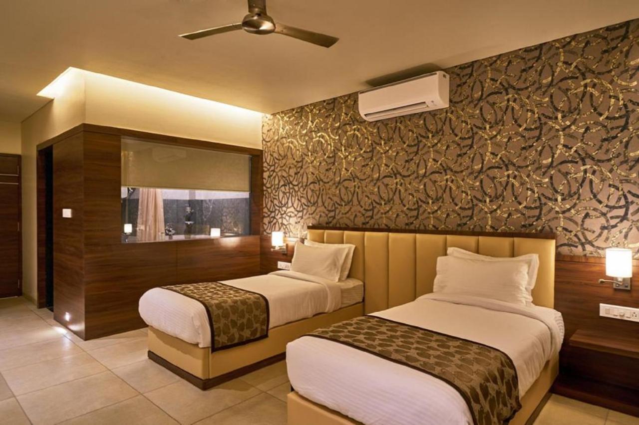 Hotel Shlok Kolhapur Exteriör bild