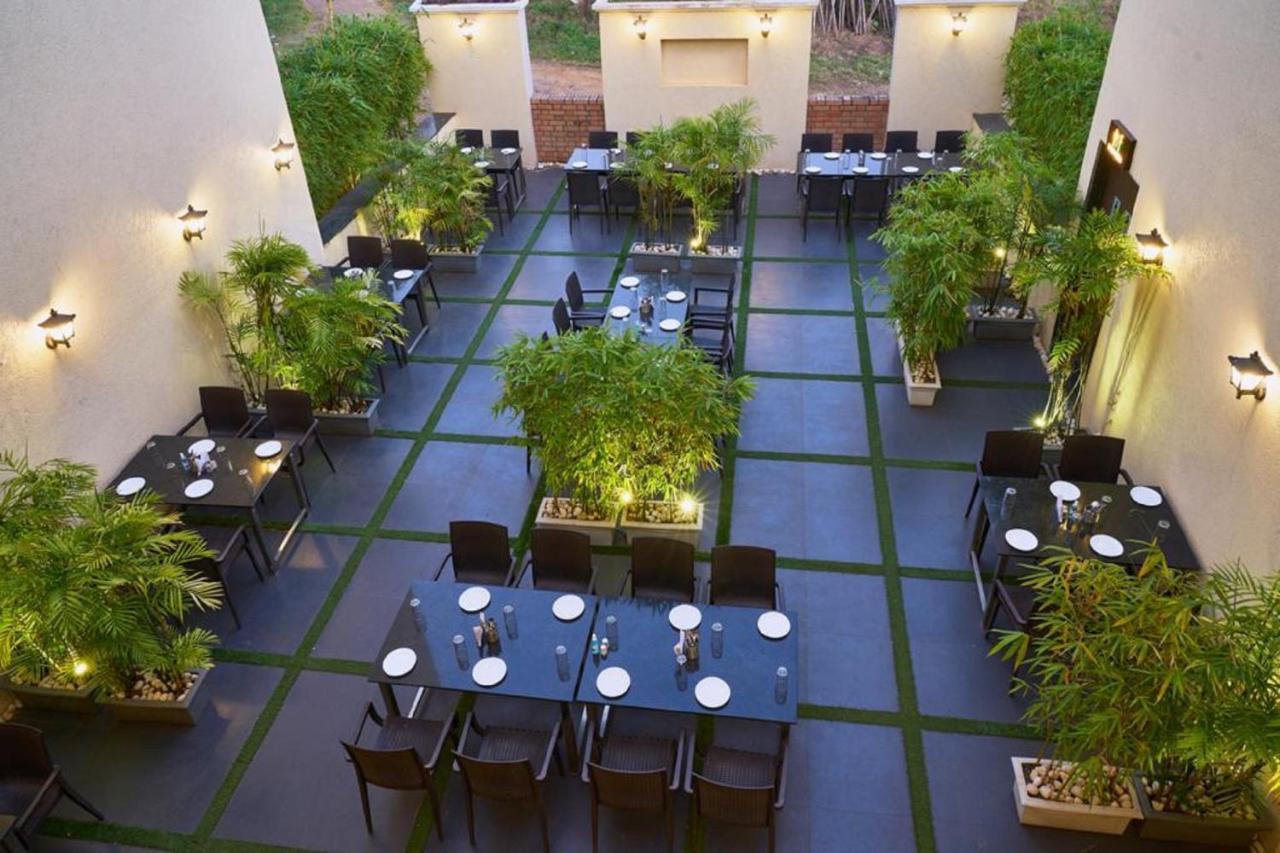 Hotel Shlok Kolhapur Exteriör bild